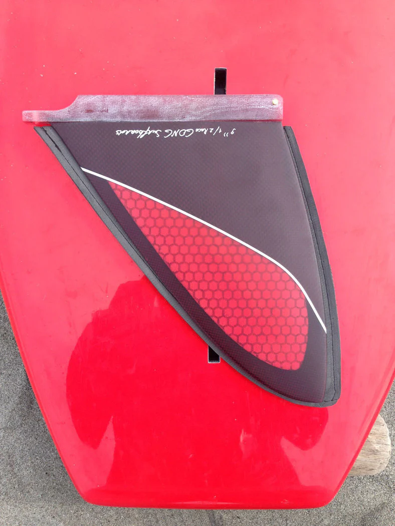 GONG | Fin US Red Honeycomb Race 9.5" 240mm - Image 2