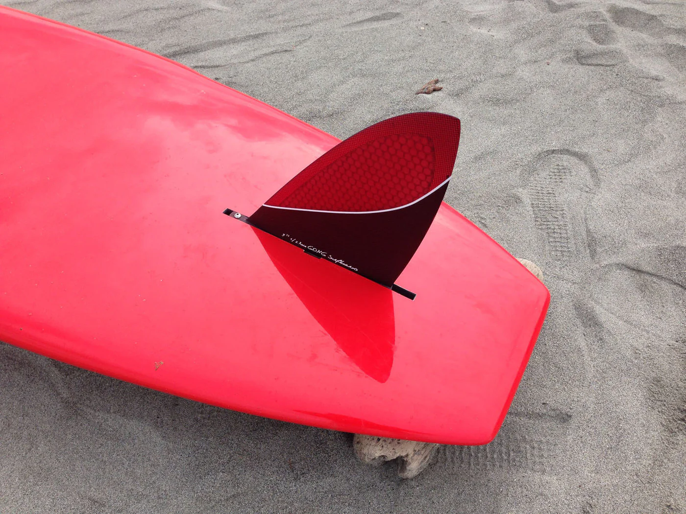 GONG | Fin US Red Honeycomb Race 9.5" 240mm - Image 7