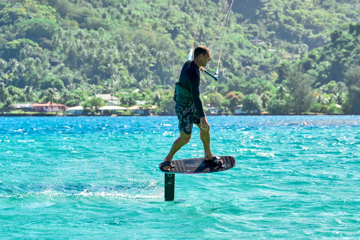 GONG | Kitefoil Board Kiwii Strapped HDCC 3'5 - Image 15