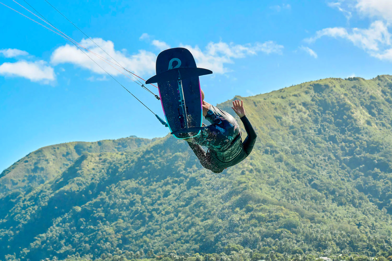 GONG | Kitefoil Board Kiwii Strapped HDCC 3'5 - Image 16