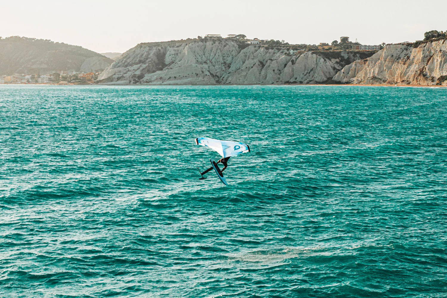 GONG | Wing Foil Board Cruzader Diamond FSP Pro - Image 20