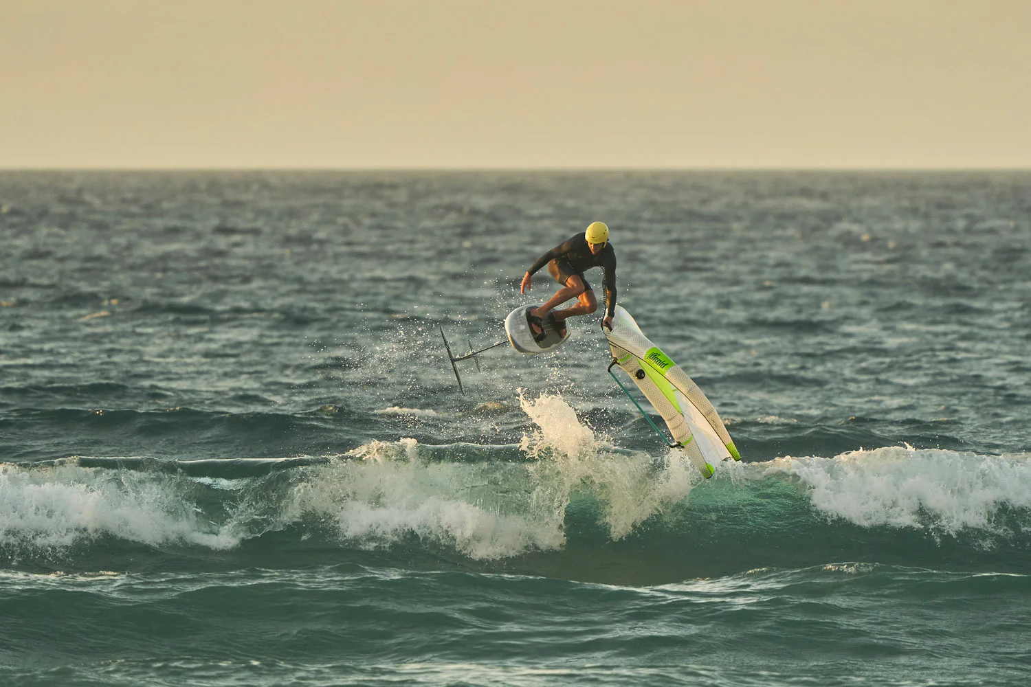 GONG | Wing Foil Board Cruzader Diamond FSP Pro - Image 29